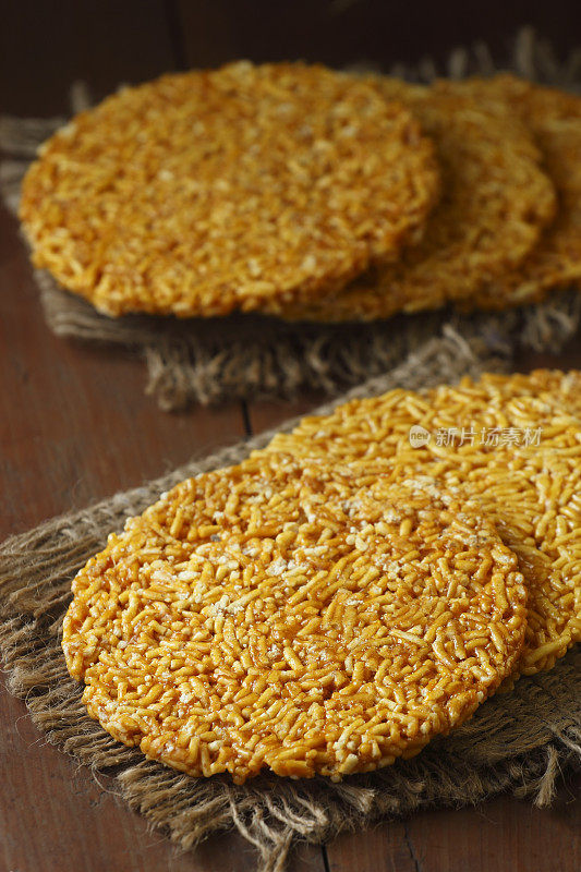 Bhujia Chikki, Sev Chikki, Sev Gajak, Namkeen Chikki, Sevpatti, Sevpapdi或Sev Jaggery